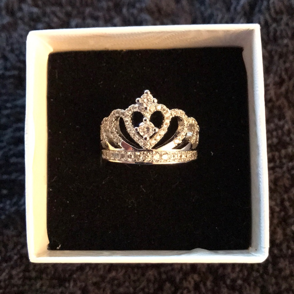 Ladies Queens Crown Costume Jewelry, Brand New